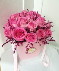 Flower box with 19 pink roses, an ideal gift for you dear person